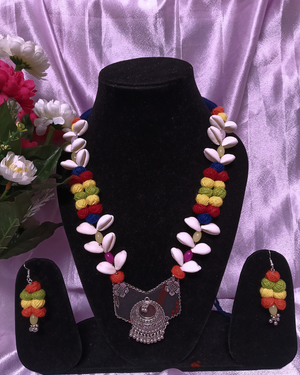 MULTICOLOUER BEADS WITH COWRIE NECKLASE