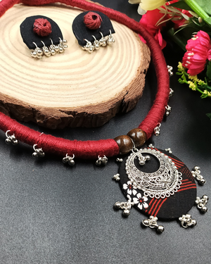 MAROON HASLI NECKLACE