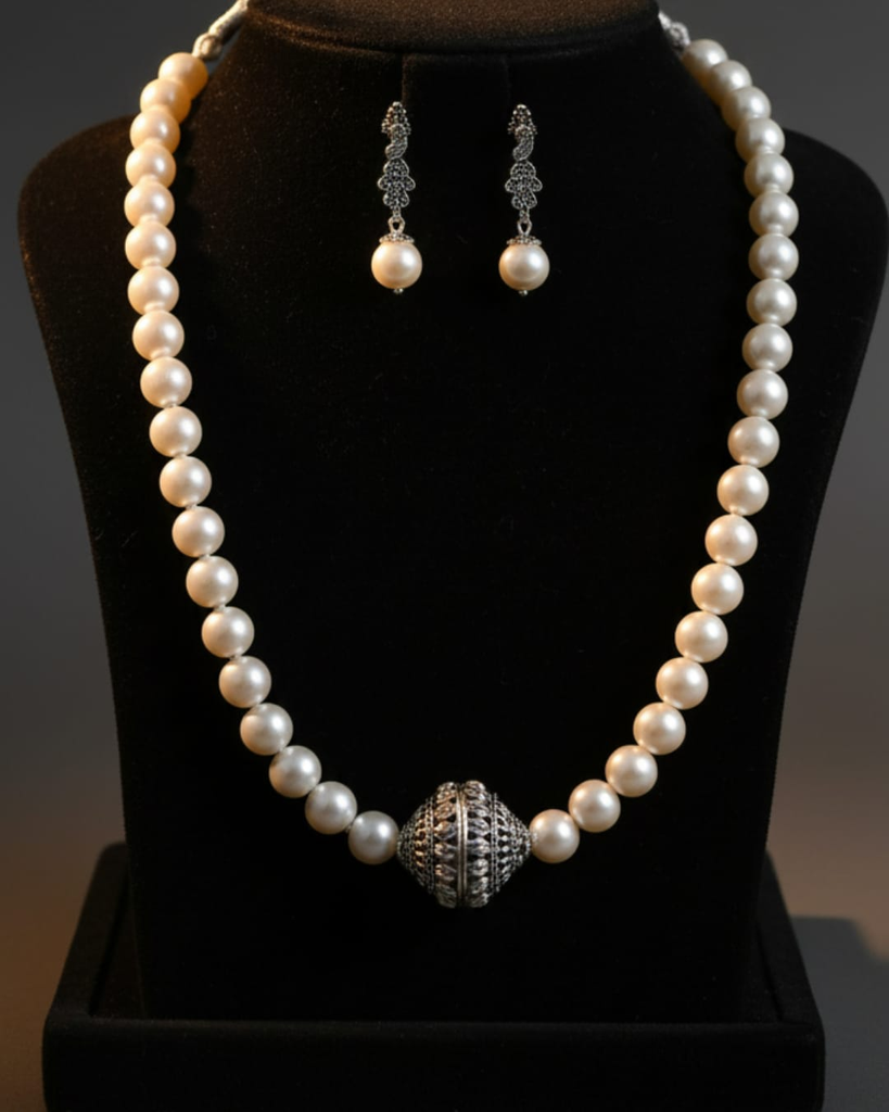 OFF WHITE OXIDE HALLO BEADS NECKLACE