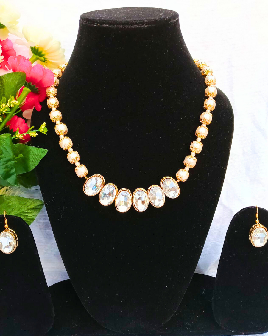 Off White Kundan Necklace