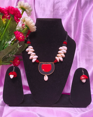 SEMI CIRCLE COWRIE NECKLACE