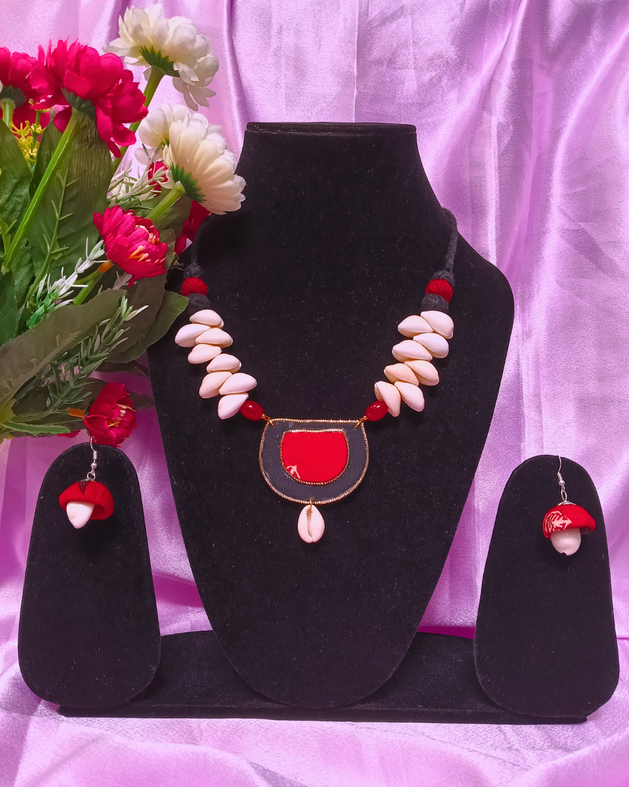 SEMI CIRCLE COWRIE NECKLACE