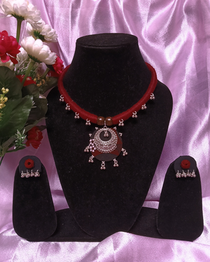 MAROON HASLI NECKLACE
