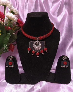 RED HASLI NECKLACE