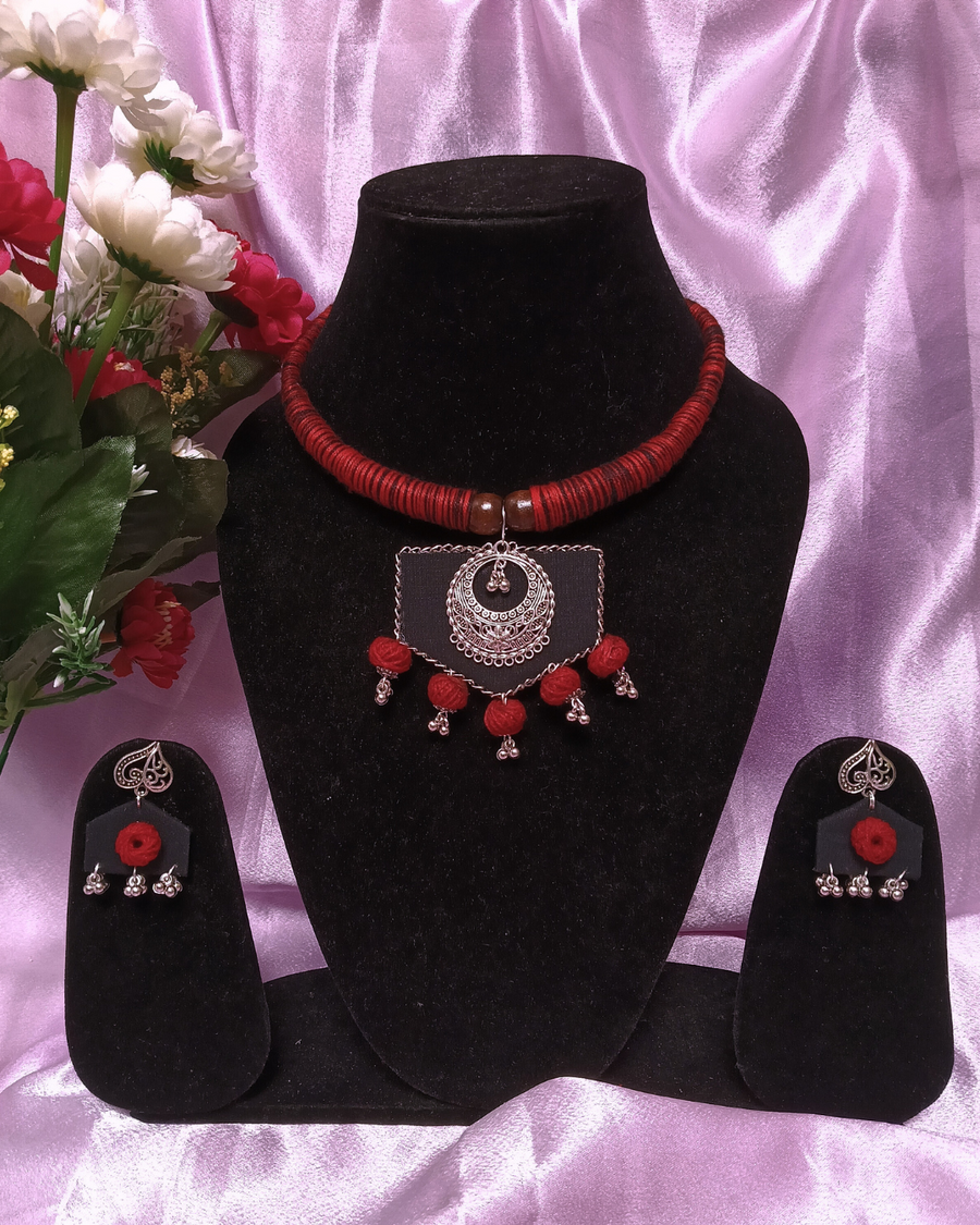 RED HASLI NECKLACE