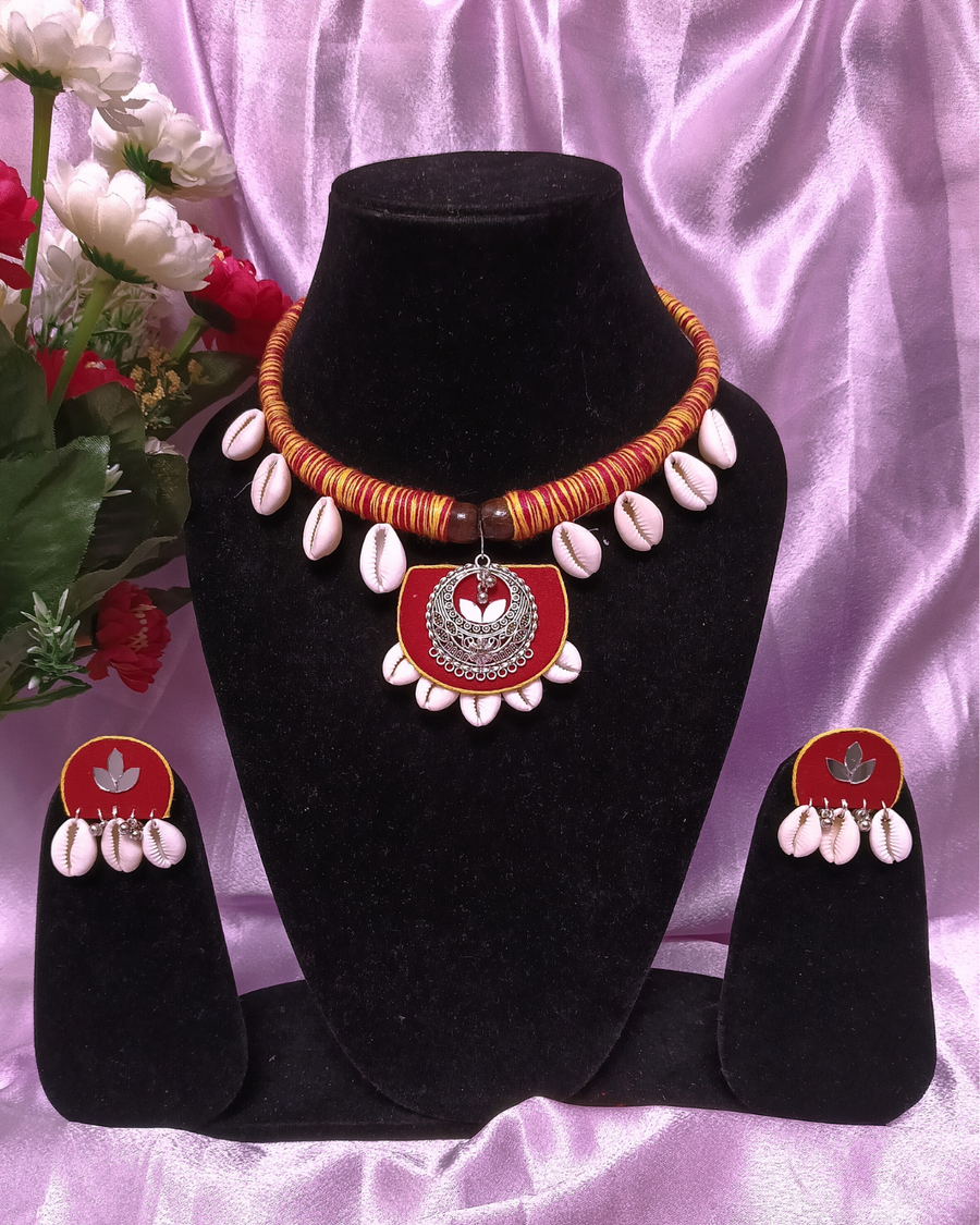 YALLOW HASLI NECKLACE